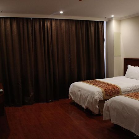 Greentree Inn Shanghai Expo Site South Yanggao Road Subway Station Express Hotel Exterior photo
