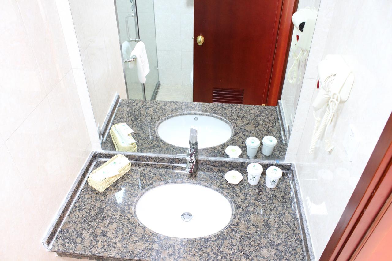Greentree Inn Shanghai Expo Site South Yanggao Road Subway Station Express Hotel Exterior photo