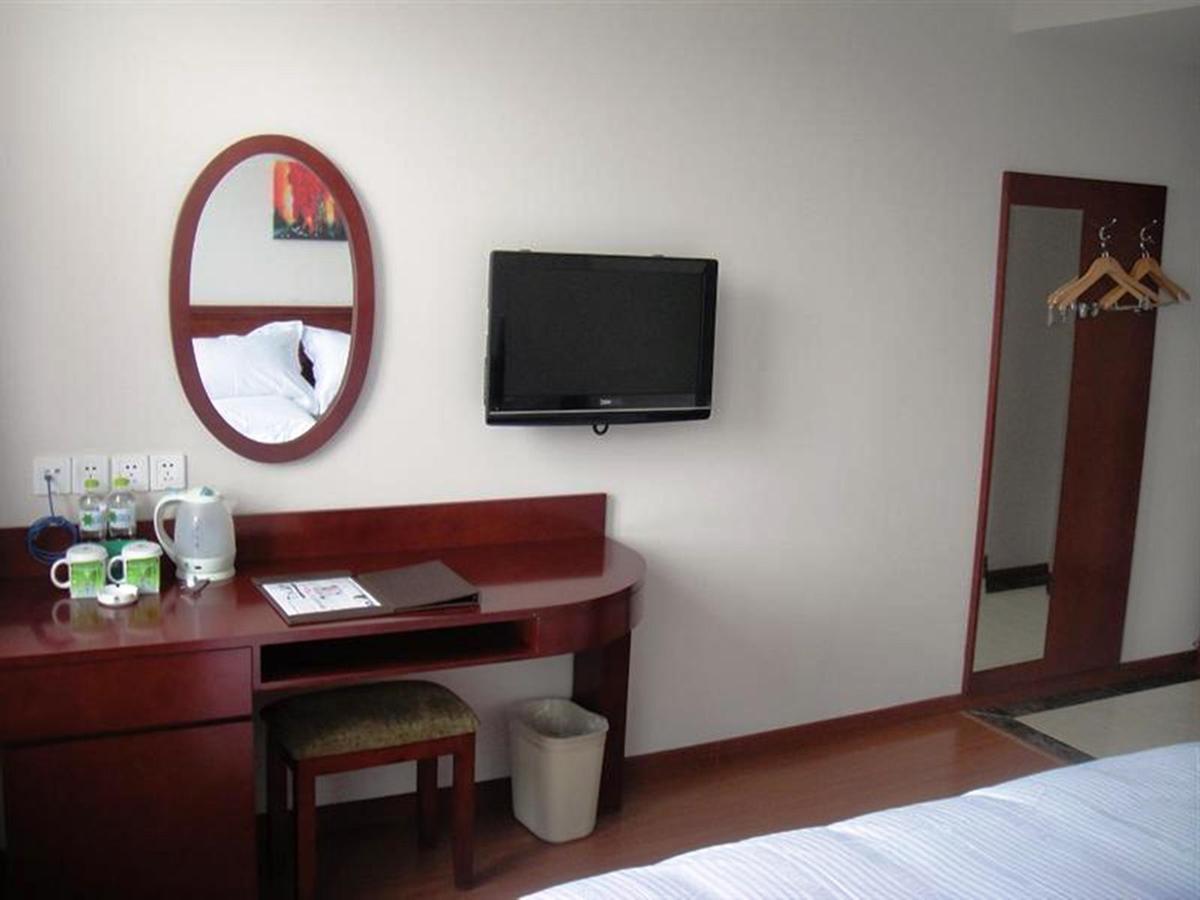 Greentree Inn Shanghai Expo Site South Yanggao Road Subway Station Express Hotel Exterior photo
